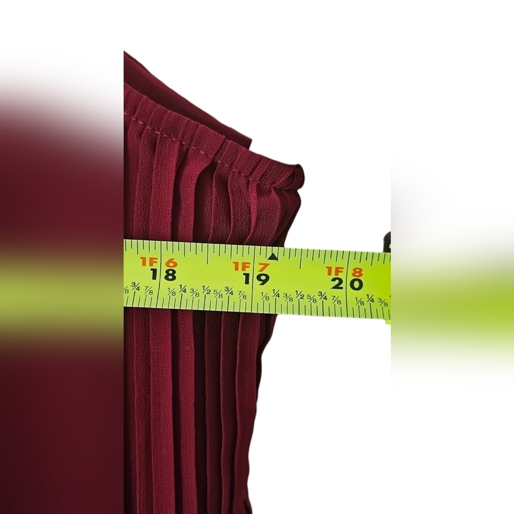 Forwver 21 - Chic Pleated Burgundy Sleeveless Dress Black Embroidered Lace Trim‍ - Picture 9 of 10
